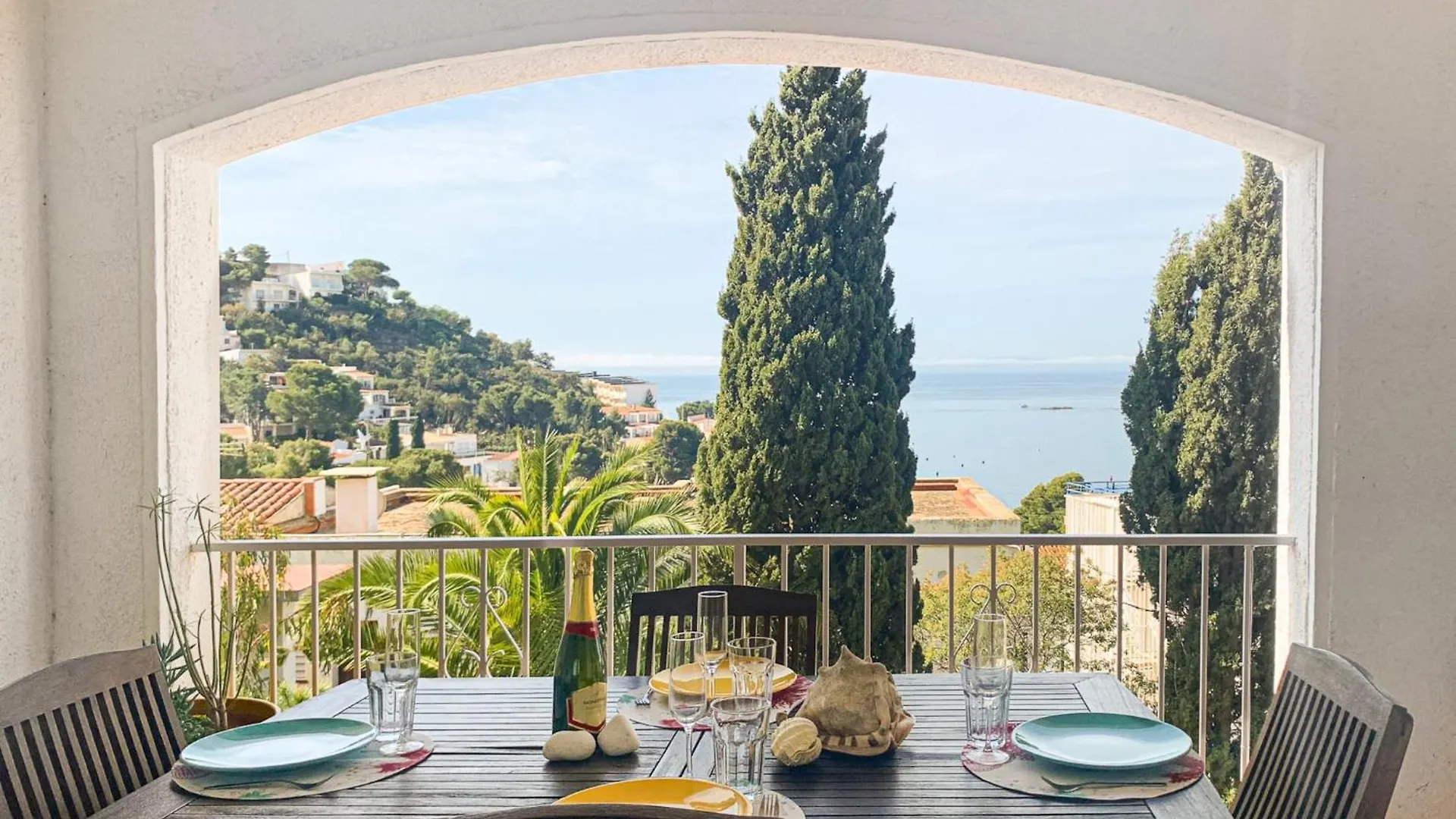 Beautiful Apartment With View Roses