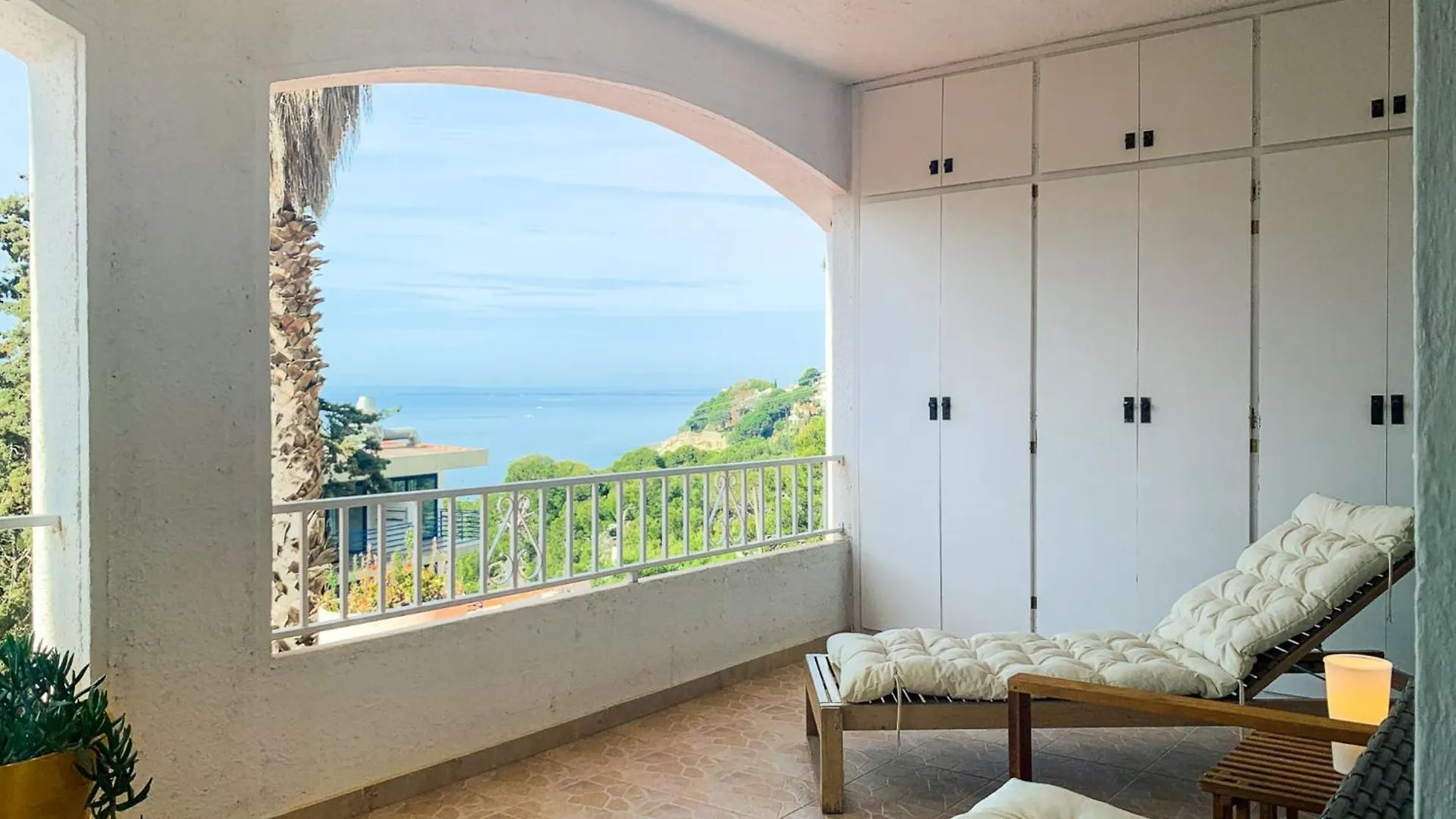 Beautiful Apartment With View Roses